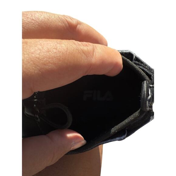 Kids Fila Skeletoes Black Barefoot Slip On Water Shoes Size 3 - Picture 8 of 9